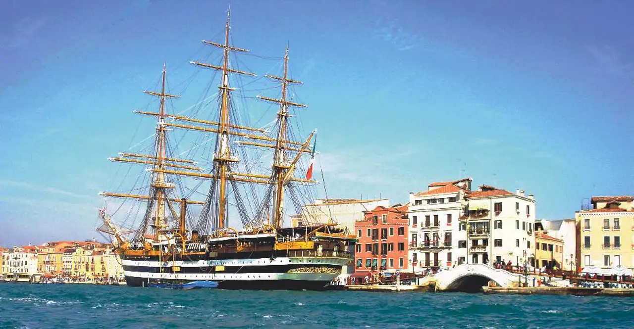 Perché l’Amerigo Vespucci è la «nave più bella del mondo»? Storia e tradizione della nave scuola della Marina Militare