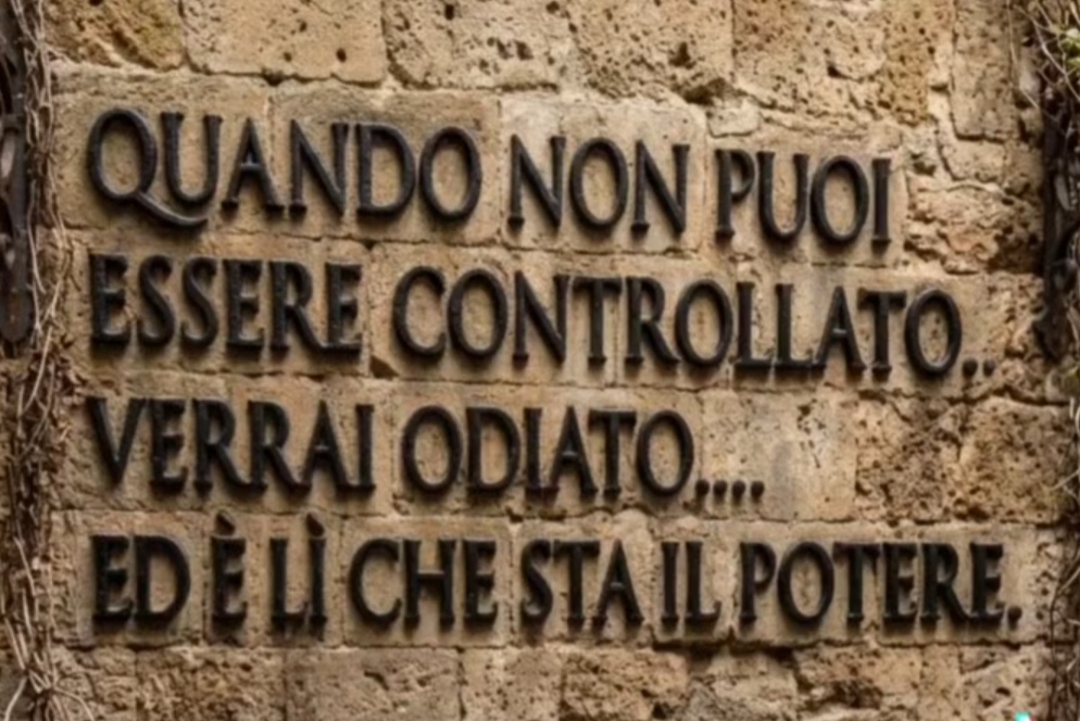 Quando non puoi essere controllato … verrai odiato …. ed è lì che sta il potere.