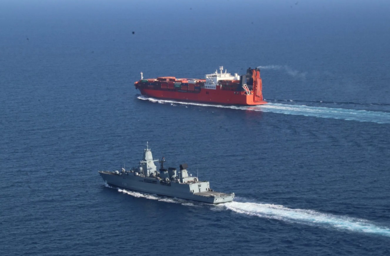 Crosetto: “La Marina garantirà il transito in sicurezza delle navi italiane a Bab el-Mandeb”
