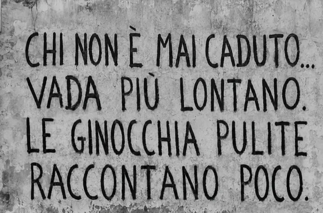 Chi non è mai caduto… vada più lontano. Le ginocchia pulite raccontano poco.