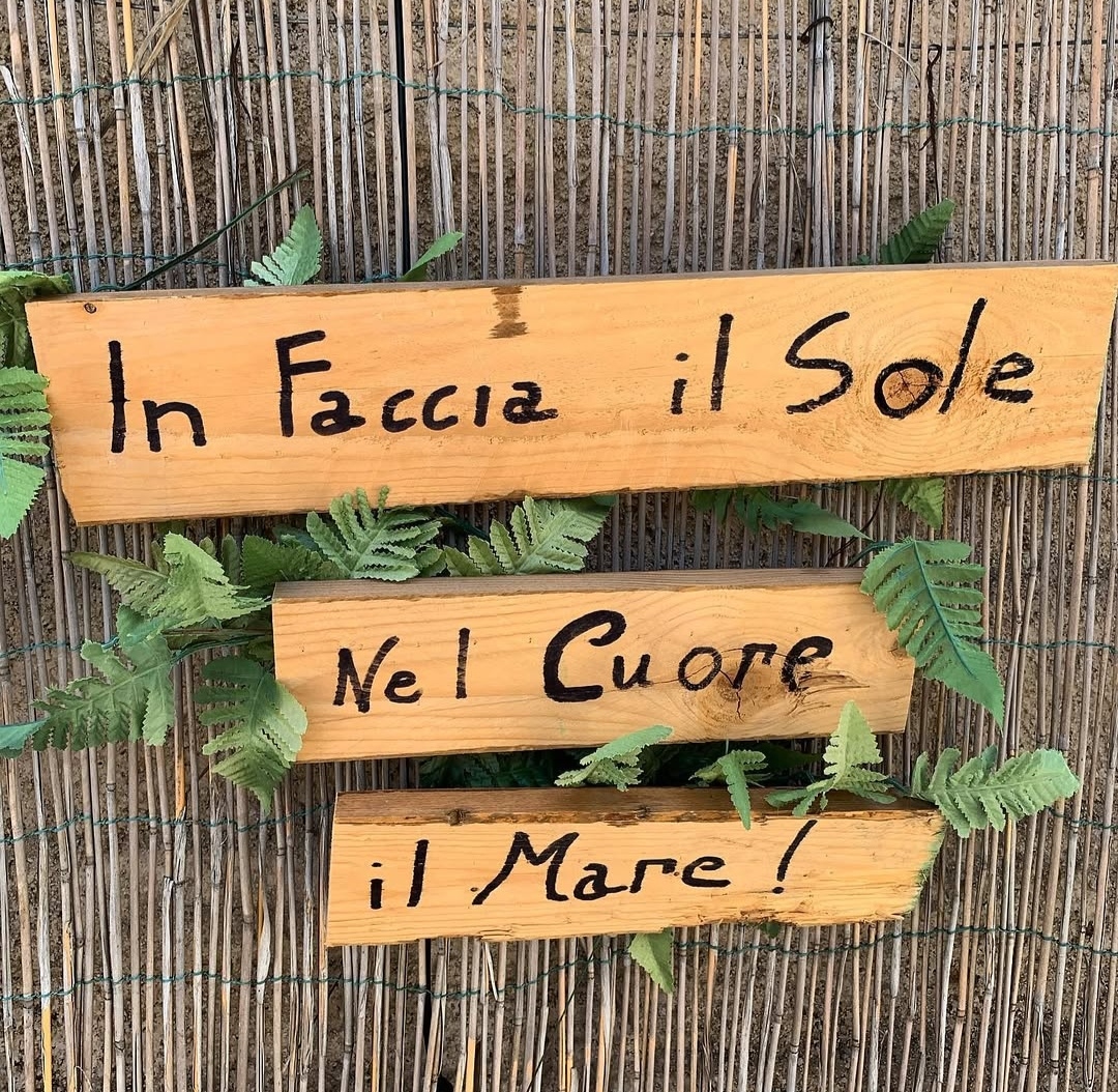 In faccia il sole nel cuore il mare!